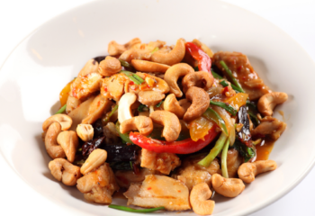 Stir fry chicken cashew nut- 500 g (Bulk item)